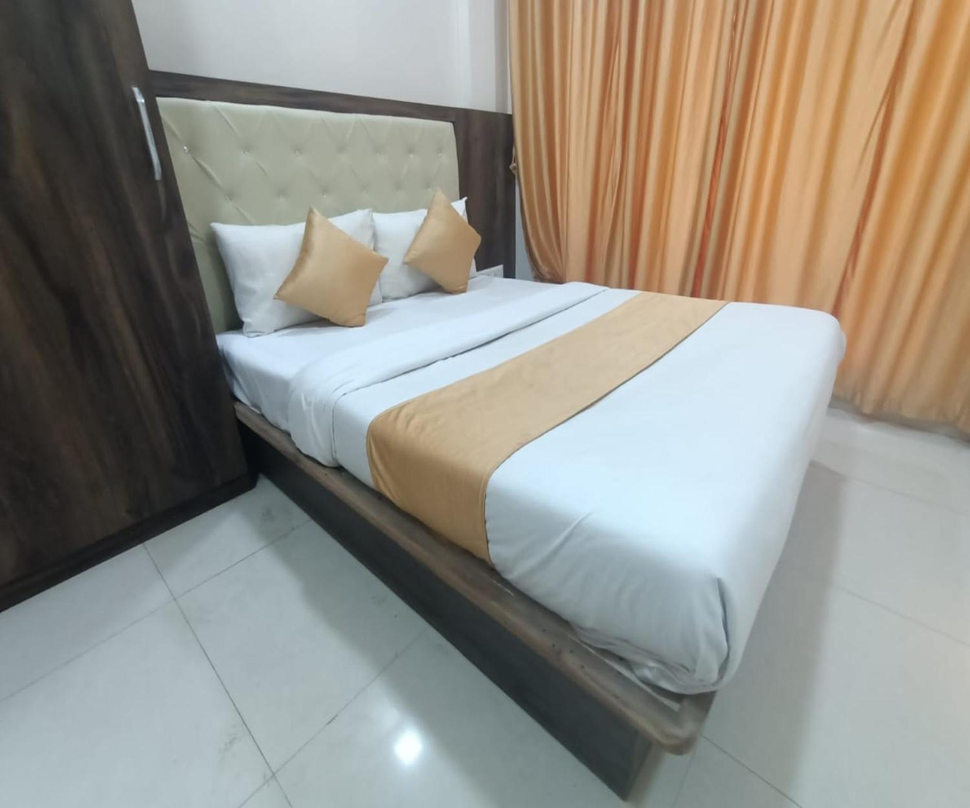 Hotel Om Sai Navi Mumbai Exterior photo