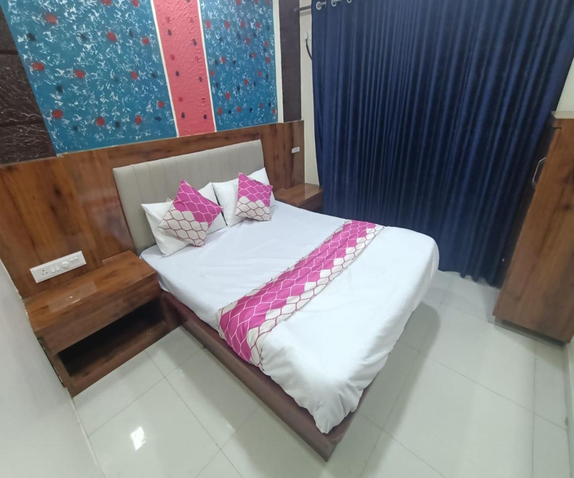 Hotel Om Sai Navi Mumbai Exterior photo