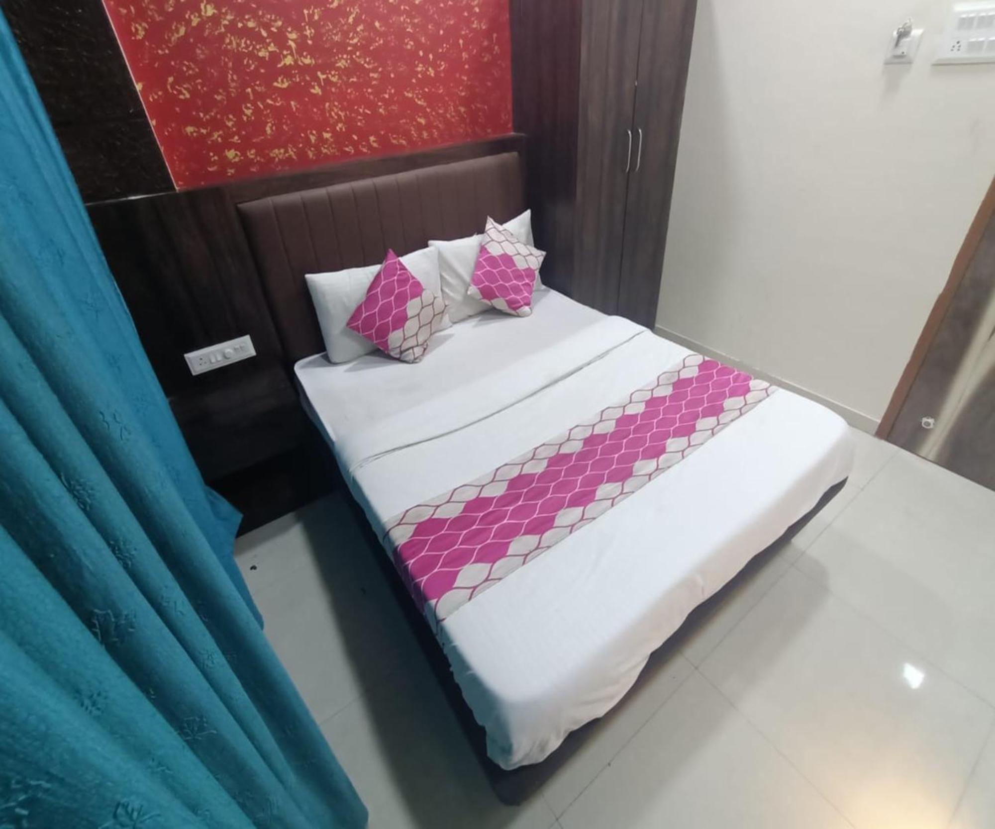 Hotel Om Sai Navi Mumbai Exterior photo