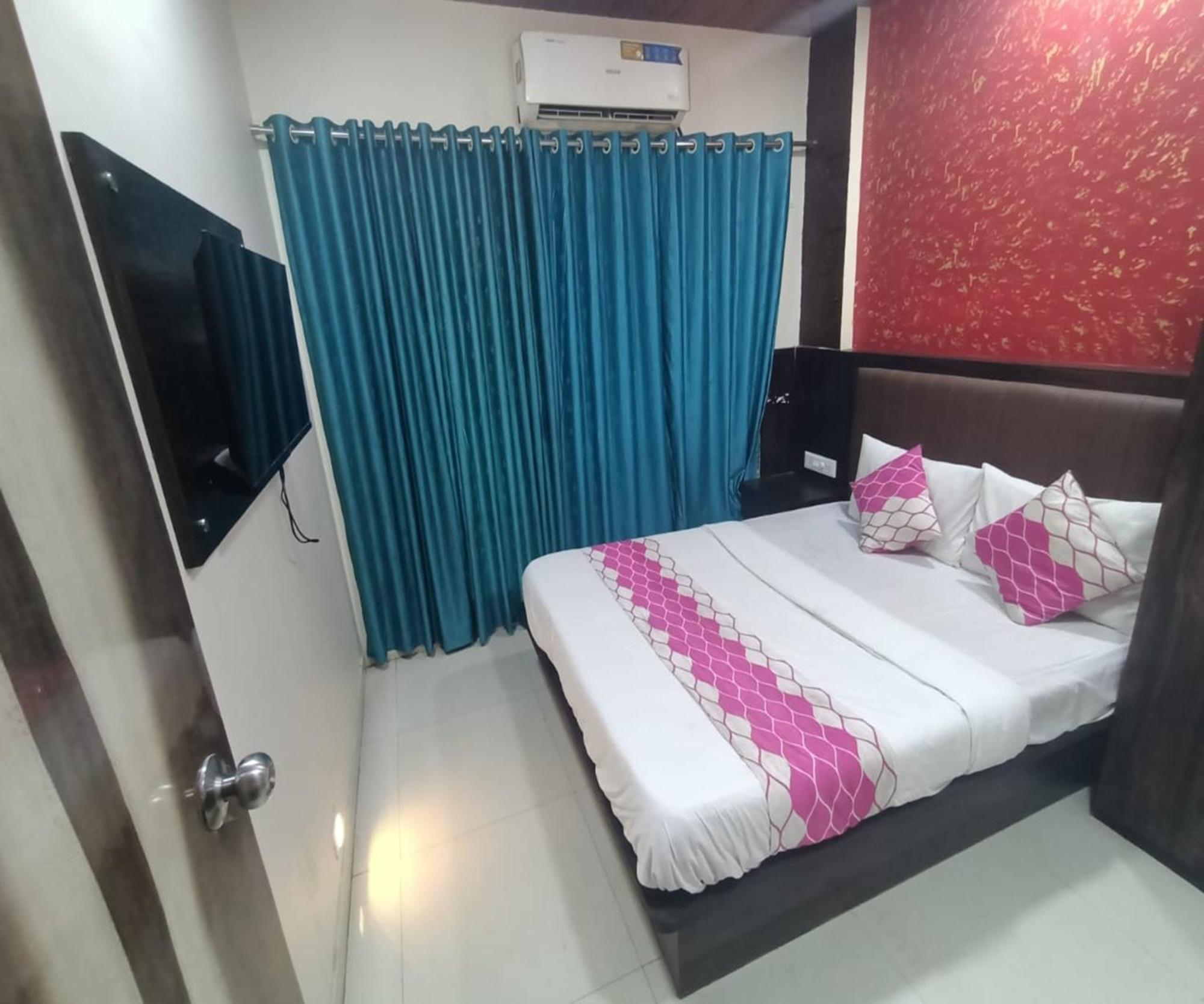 Hotel Om Sai Navi Mumbai Exterior photo