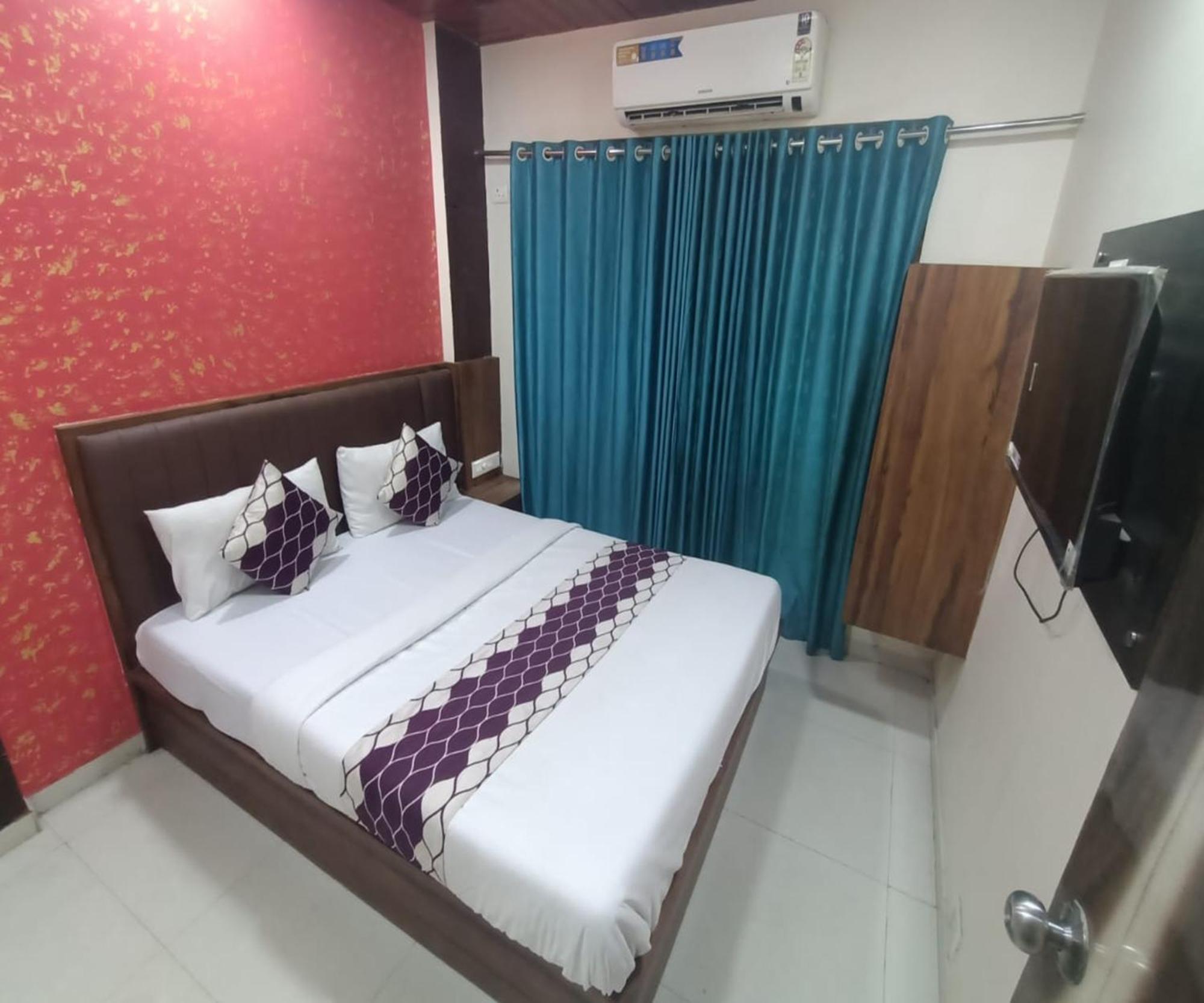 Hotel Om Sai Navi Mumbai Exterior photo