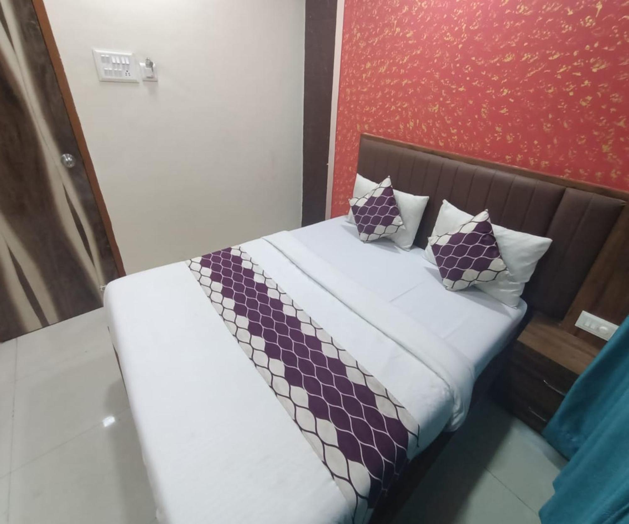 Hotel Om Sai Navi Mumbai Exterior photo